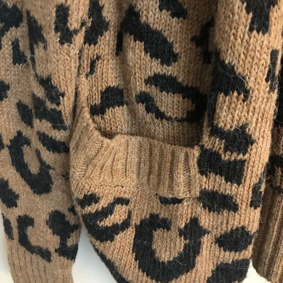 Windsor leopard open cardigan size medium. Very good condition. Never worn. - Picture 5 of 7